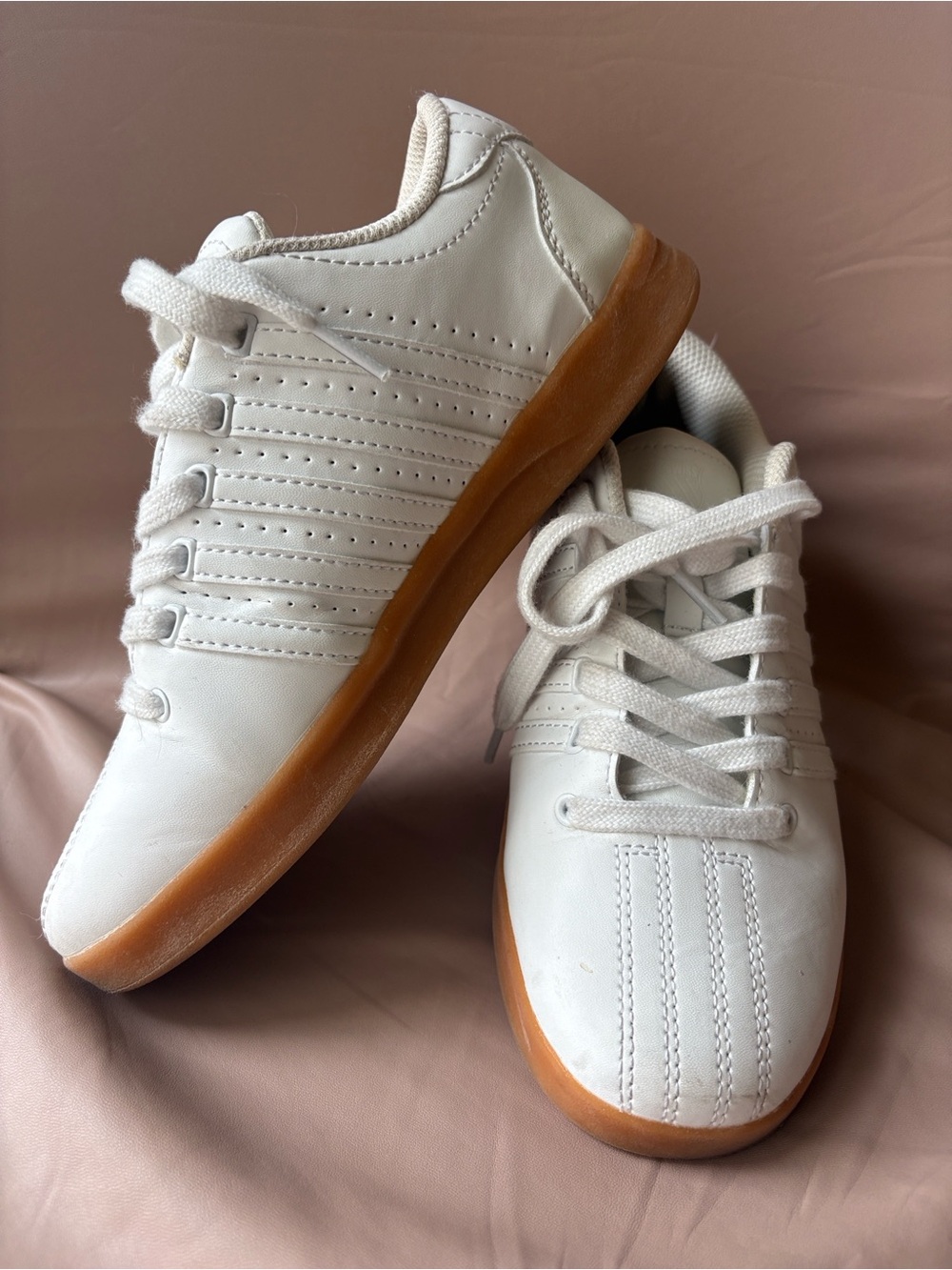 K-Swiss Low White Leather Kids Sneakers with Gum Sole